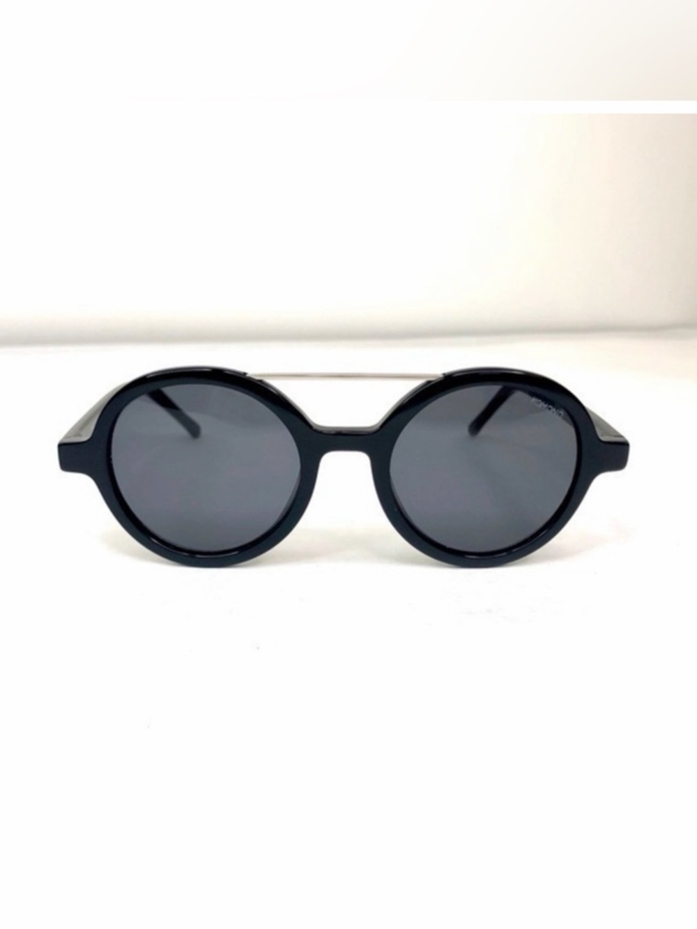 Komono New Vivien Glossy Black Sunglasses round